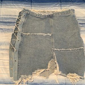 I’m selling a fashion nova skirt.